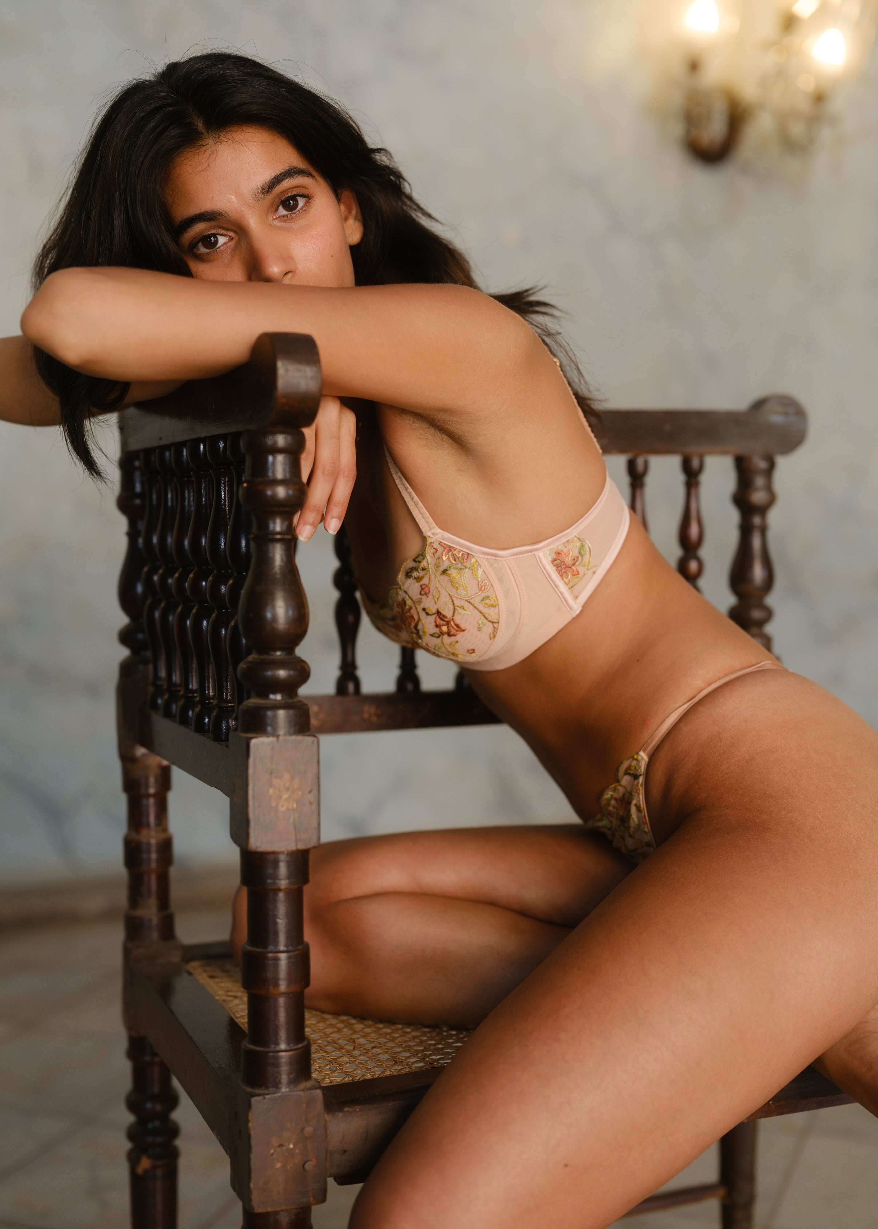 Syahi Balconette